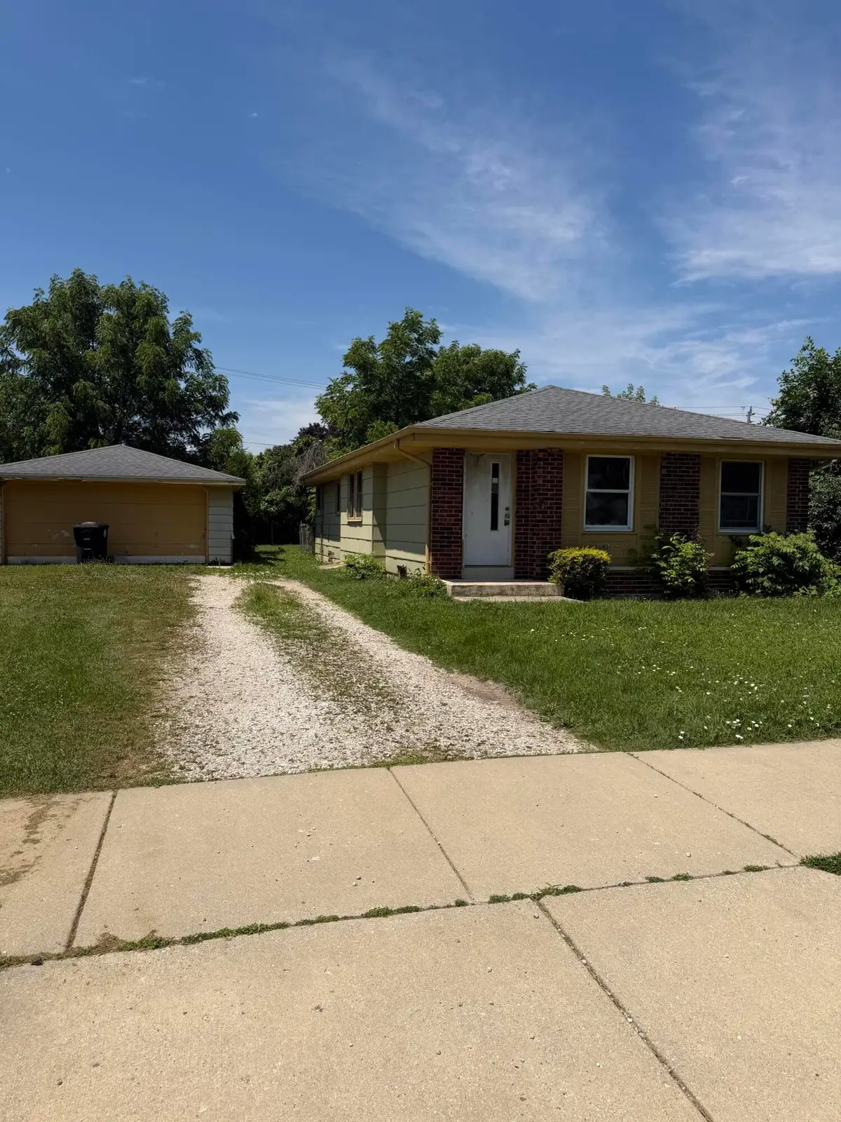6047 S Elaine Ave, Cudahy, WI 53110 - #1