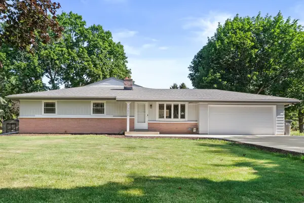 S67W13820 Hardwicke Pl, Muskego, WI 53150