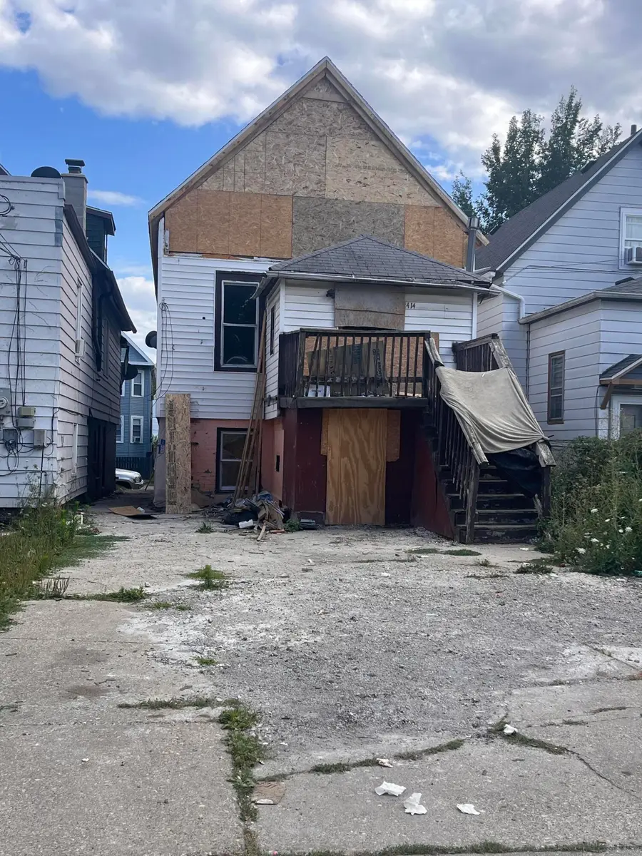 2412 W Maple St, Milwaukee, WI 53204 - #2