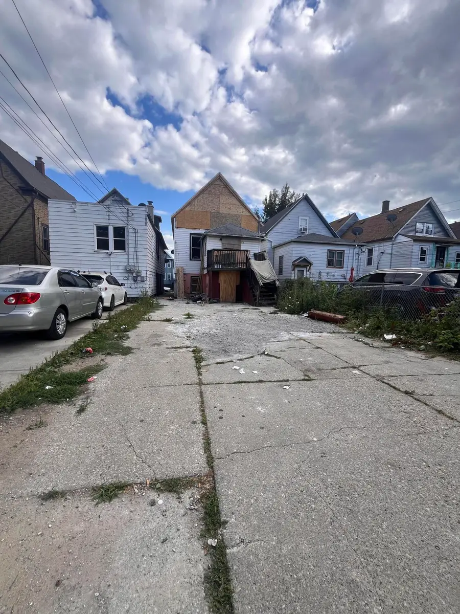 2412 W Maple St, Milwaukee, WI 53204 - #3