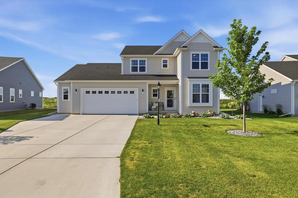 35123 Yahara Dr, Summit, WI 53066 - #1