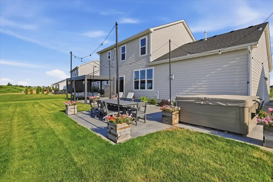 35123 Yahara Dr, Summit, WI 53066 - #2