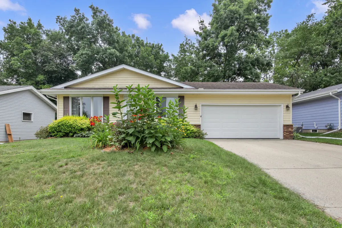 1827 Creek Rd, West Bend, WI 53090 - #1