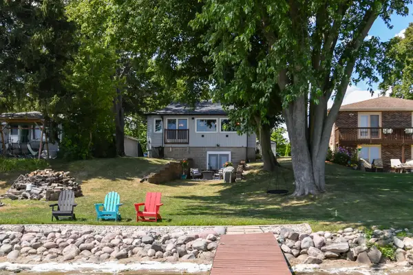 2531 Lakeshore Dr, Dover, WI 53139