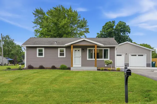 10579 S Barton Rd, Oak Creek, WI 53154
