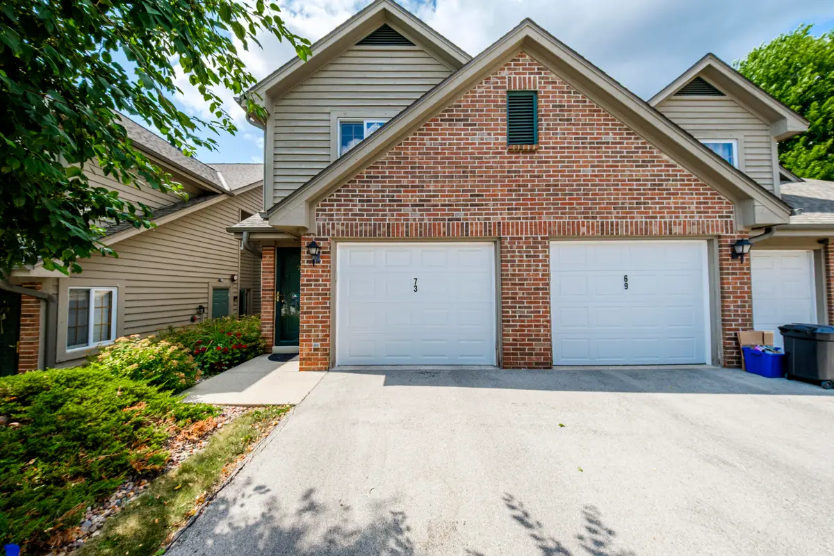 18500 Brookfield Lakes Dr, Brookfield, WI 53045 - #1