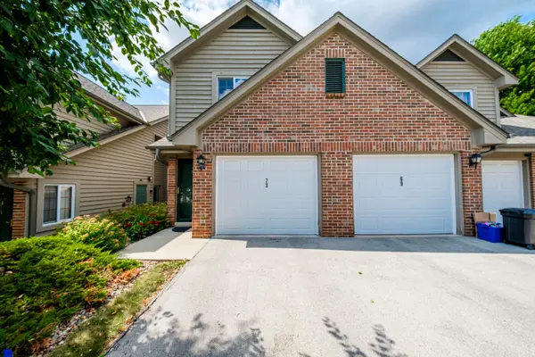 18500 Brookfield Lakes Dr, Brookfield, WI 53045