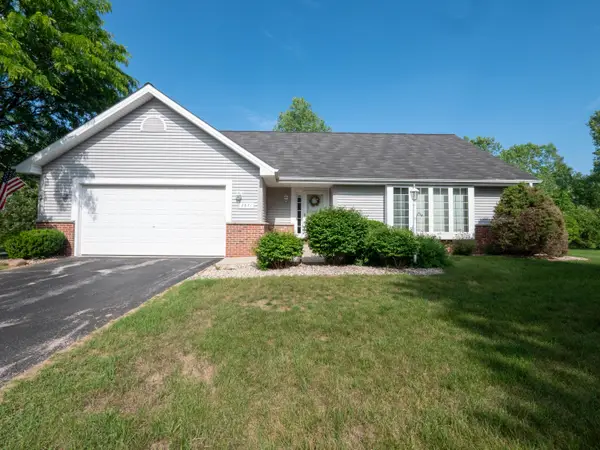 2671 W Wingate Ln, West Bend, WI 53090