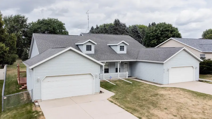 910 Prospect Ave, Beaver Dam, WI 53916 - #2