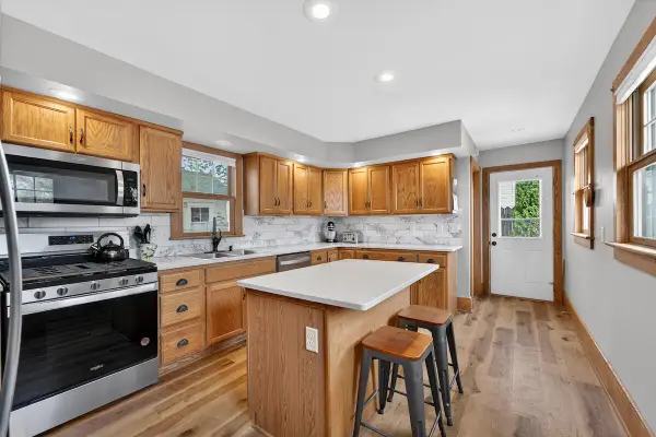 102 N Jefferson St, Waterford, WI 53185