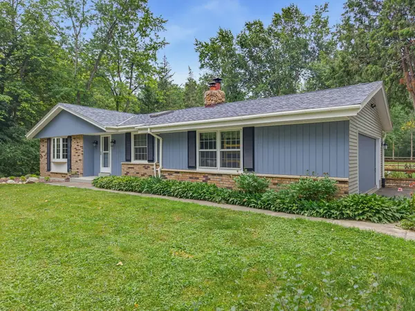 629 Maplewood Ct, Cedarburg, WI 53012