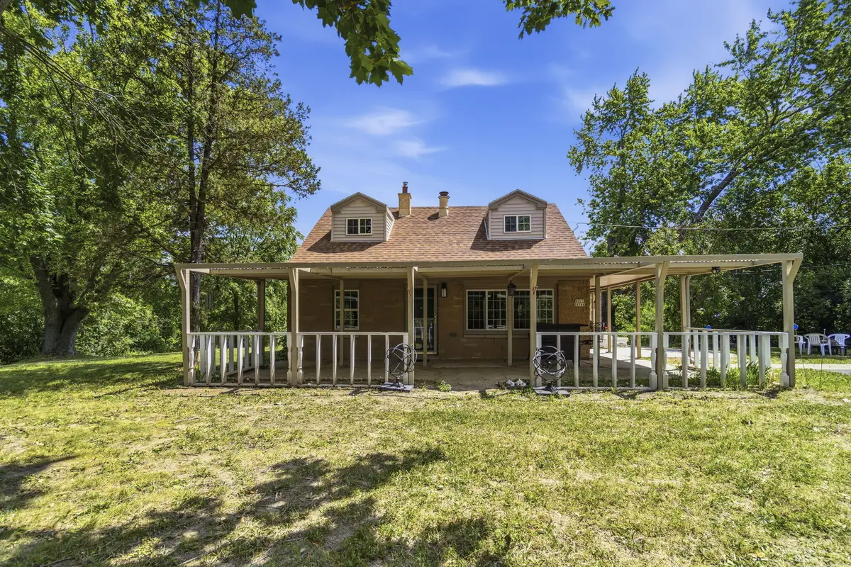 W207S8286 Hillendale Dr, Muskego, WI 53150 - #1