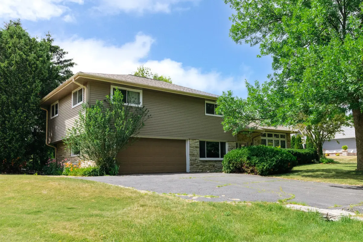 8551 N Manor Ln, Fox Point, WI 53217 - #1