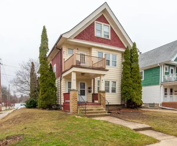 2184 N 69th St, Wauwatosa, WI 53213