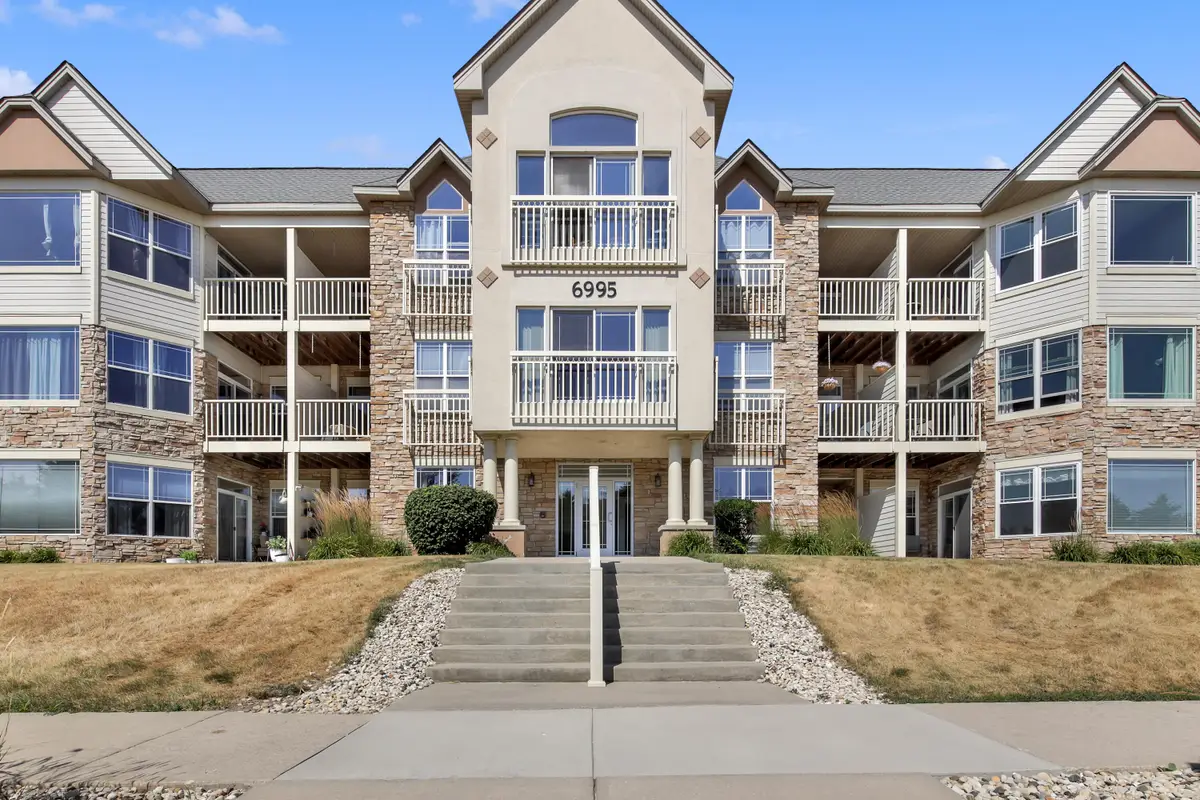 6995 S Riverwood Blvd, Franklin, WI 53132 - #1