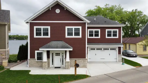 7433 N Tichigan Rd, Waterford, WI 53185