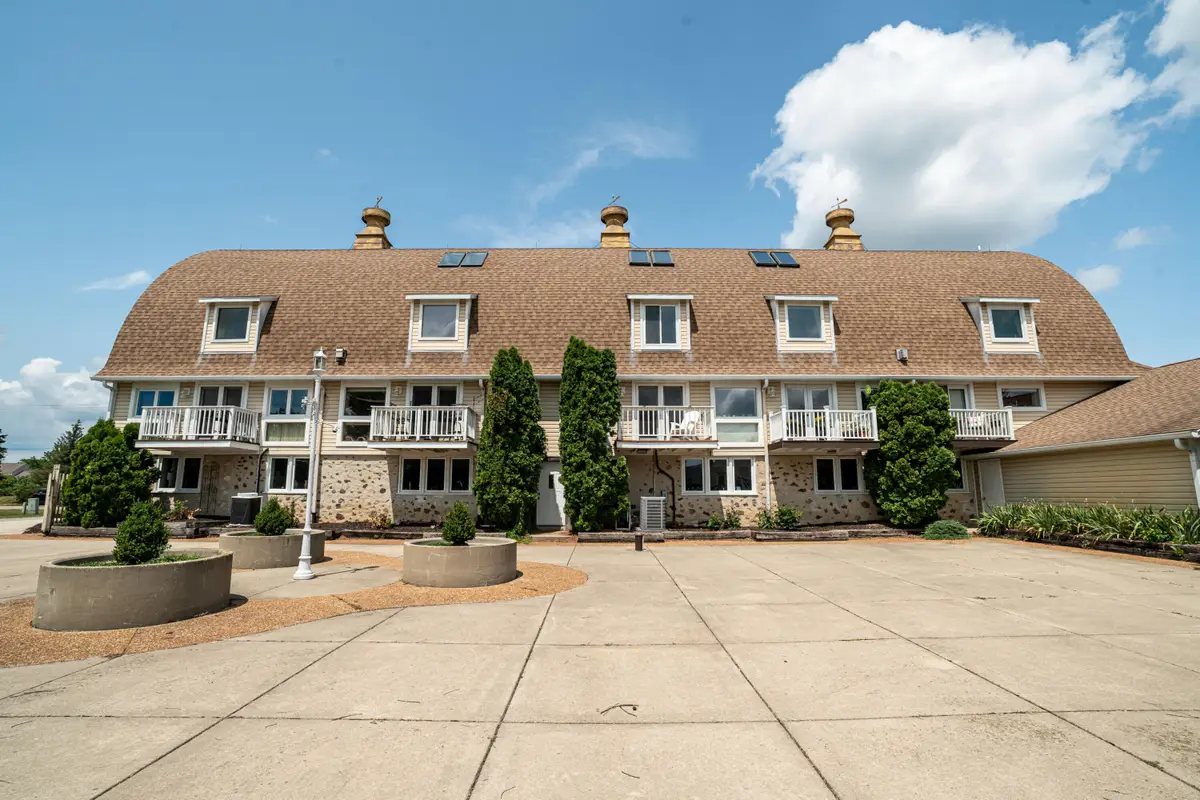 28641 N Lake Dr, Waterford, WI 53185 - #1