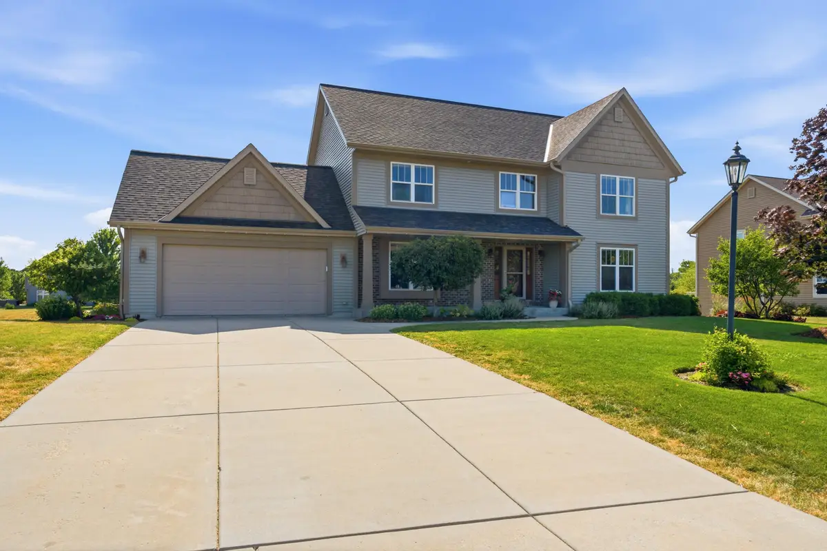 8224 S Shadwell Cir, Franklin, WI 53132 - #1