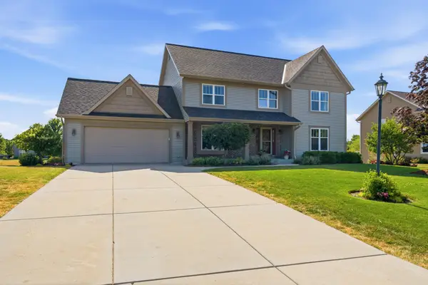 8224 S Shadwell Cir, Franklin, WI 53132