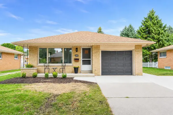 2962 S 80th St, West Allis, WI 53219