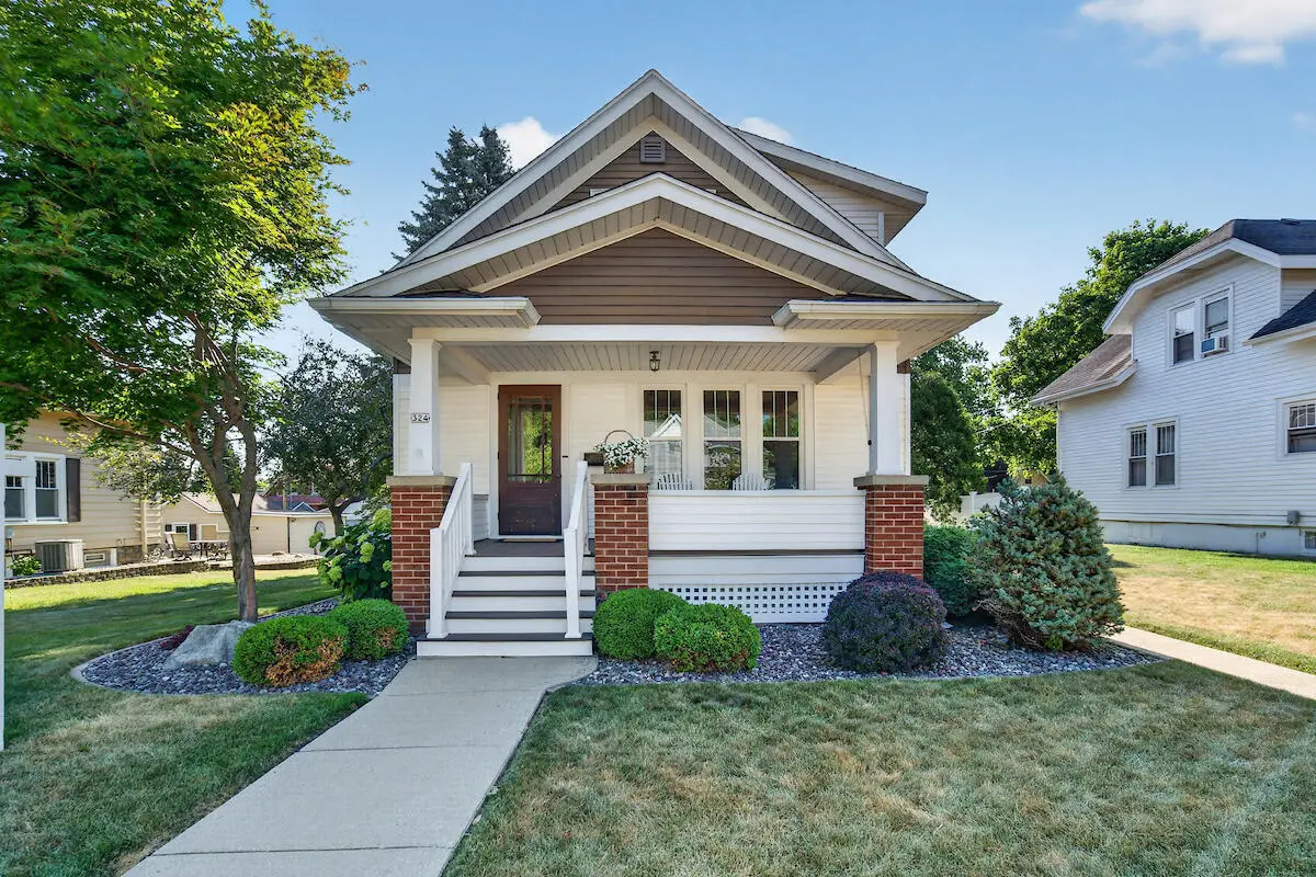 324 Henry St, Burlington, WI 53105 - #1