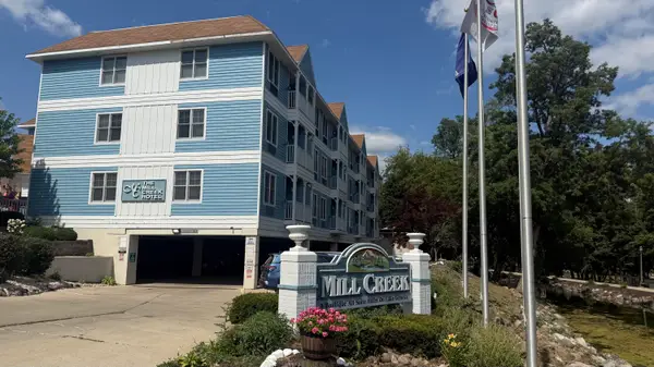 123 Center St, Lake Geneva, WI 53147