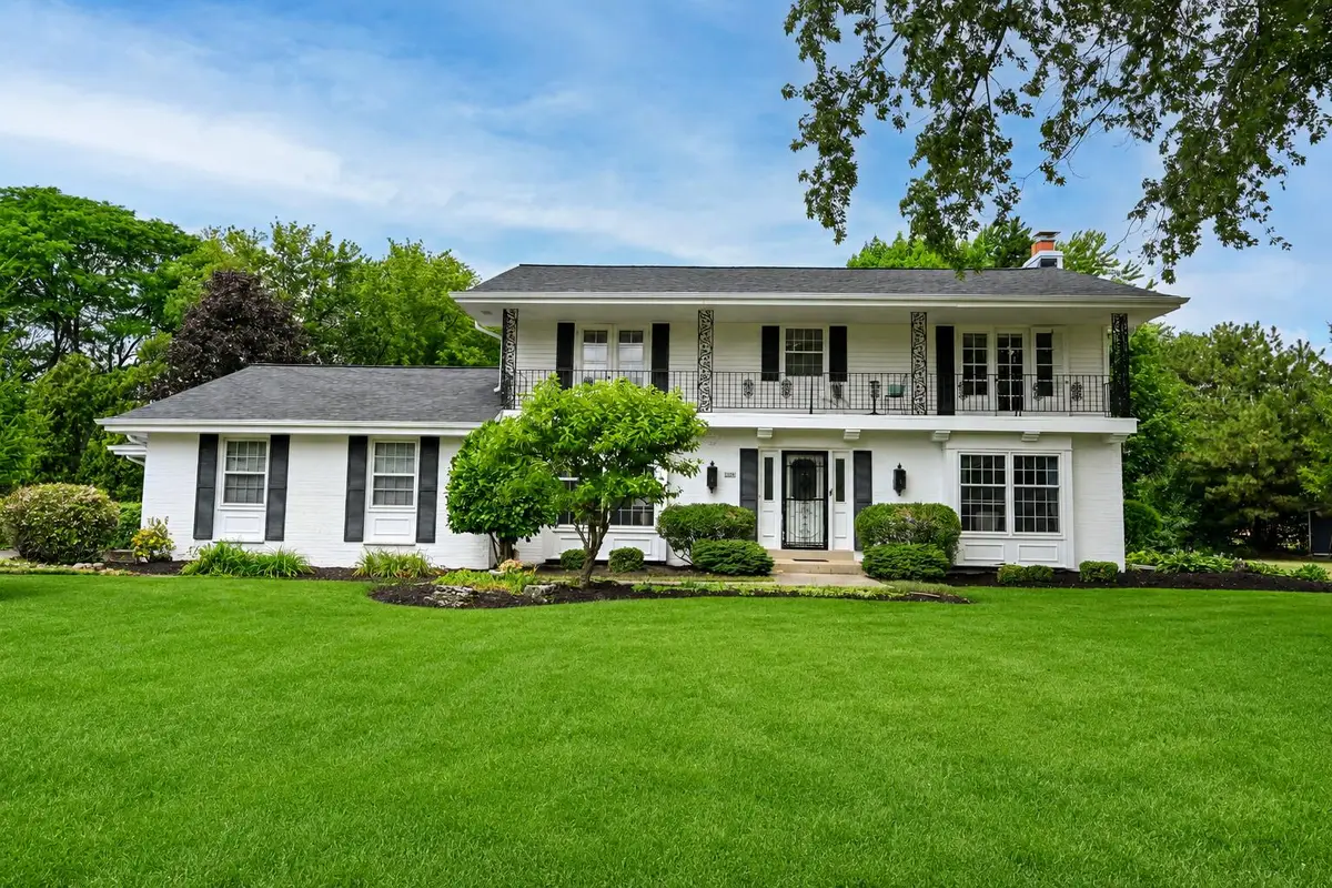 15260 Cascade Dr, Elm Grove, WI 53122 - #1