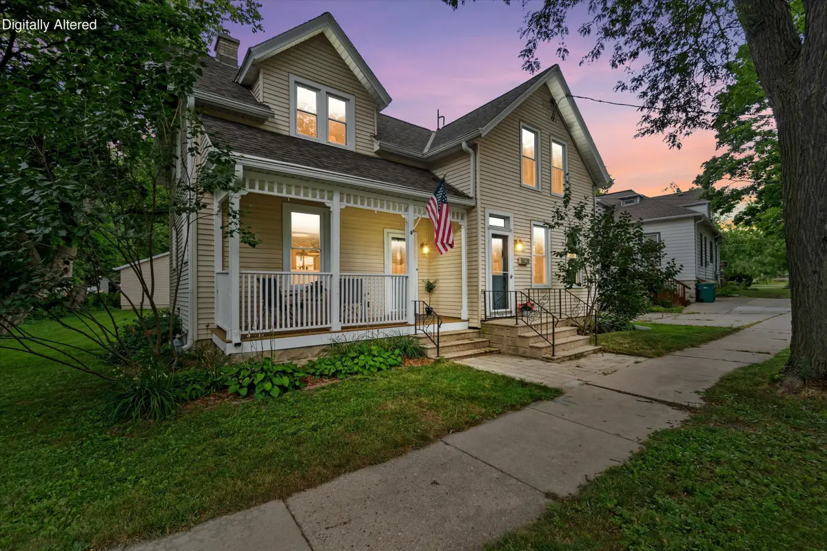 W58N455 Hilbert Ave, Cedarburg, WI 53012 - #1