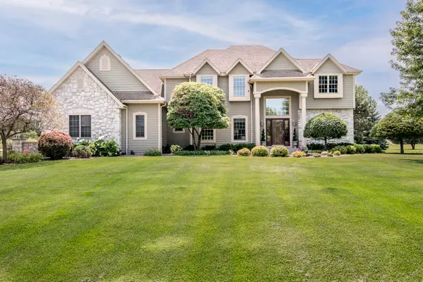 N16W29803 Brookstone Cir, Delafield, WI 53072
