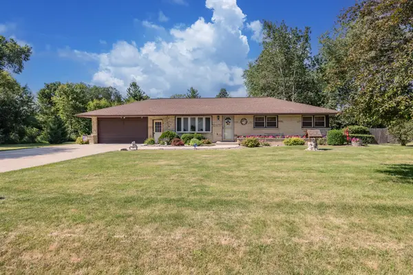 N58W21816 Maclynn Dr, Menomonee Falls, WI 53051