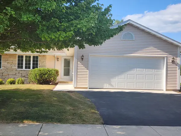 418 E 3rd Ave, Elkhorn, WI 53121