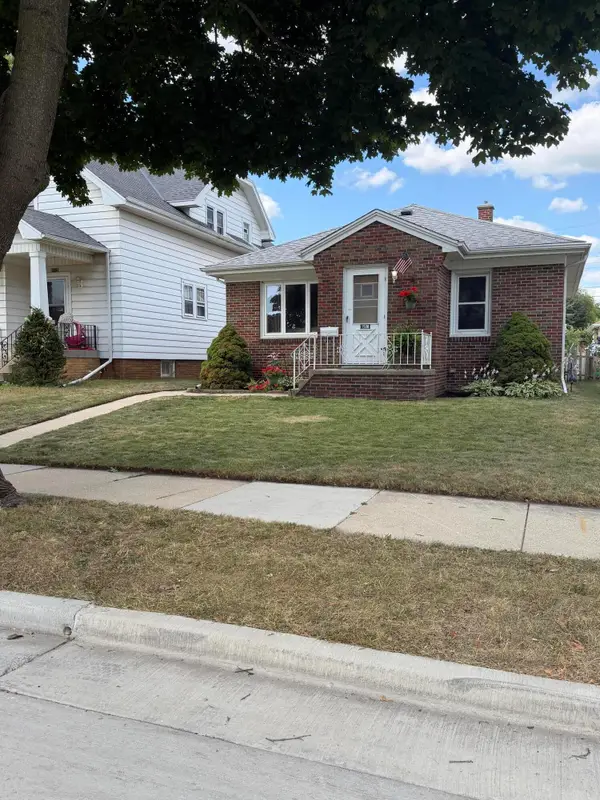 1508 W Lawn Ave, Racine, WI 53405