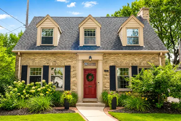 2658 N 88th St, Wauwatosa, WI 53226