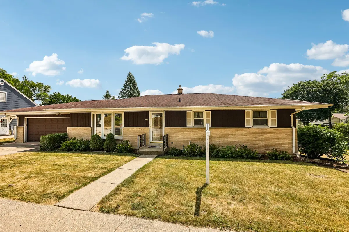 443 Park Ave, Burlington, WI 53105 - #1