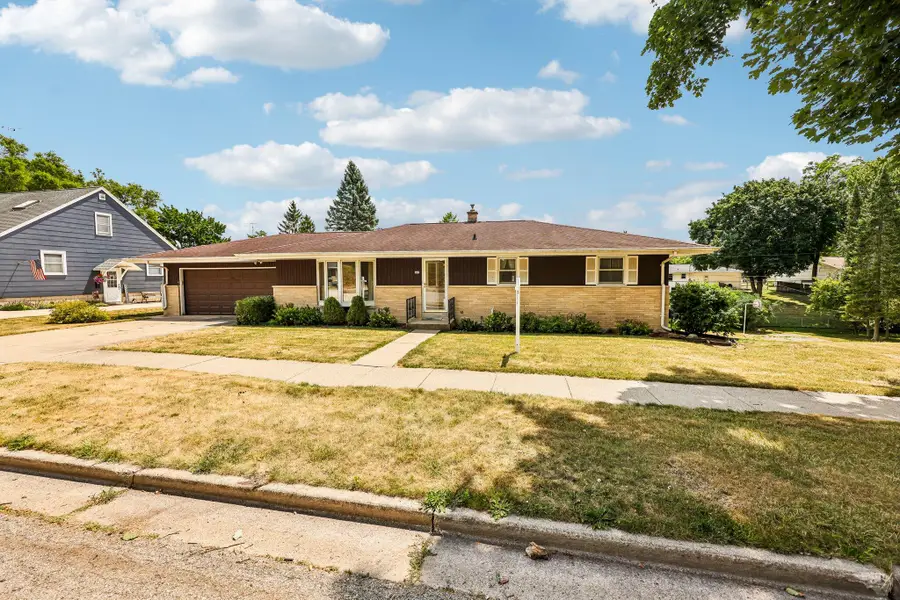 443 Park Ave, Burlington, WI 53105 - #2
