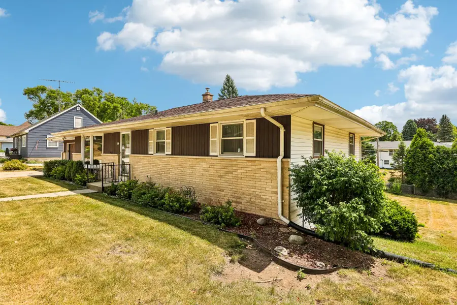 443 Park Ave, Burlington, WI 53105 - #3
