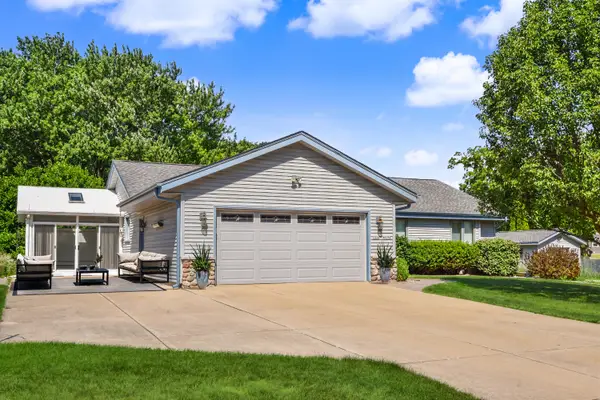 W236N7179 Meadow Ln, Sussex, WI 53089