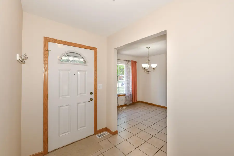 215 Westward Dr, Elkhorn, WI 53121 - #2