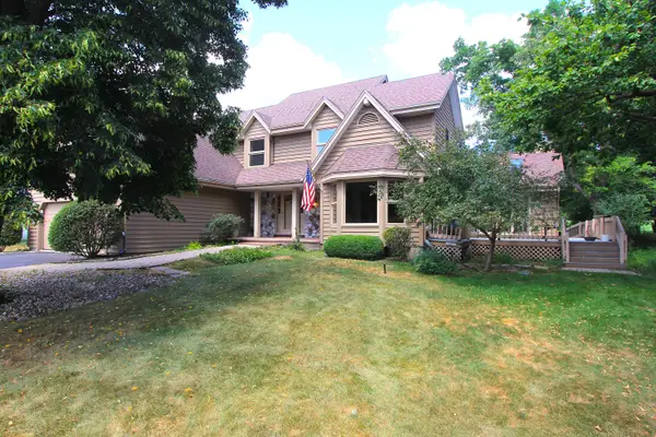 1230 Glen Eagles Ct, Geneva, WI 53147