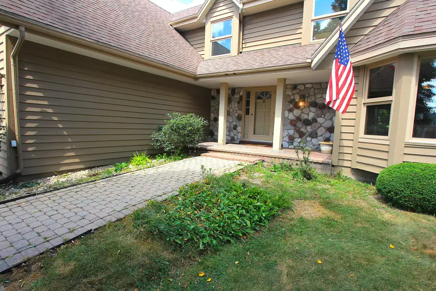 1230 Glen Eagles Ct, Geneva, WI 53147 - #2