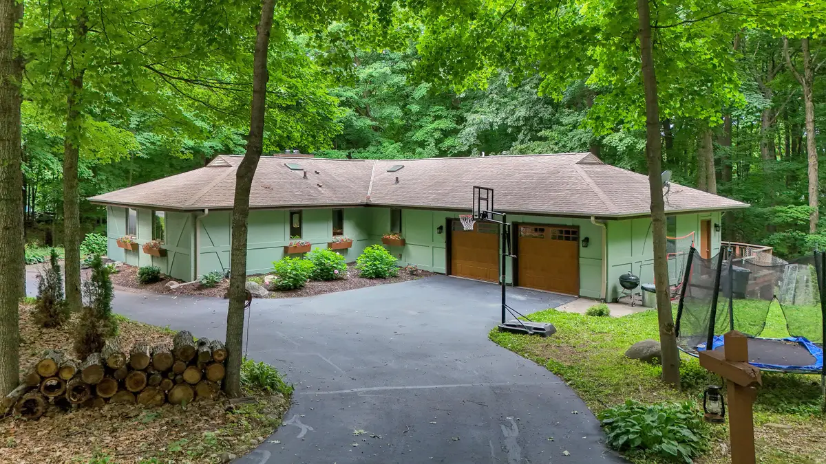 1753 Whispering Woods Ct, Richfield, WI 53076 - #1