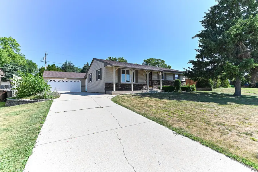 1220 Lakeview Ave, South Milwaukee, WI 53172 - #3