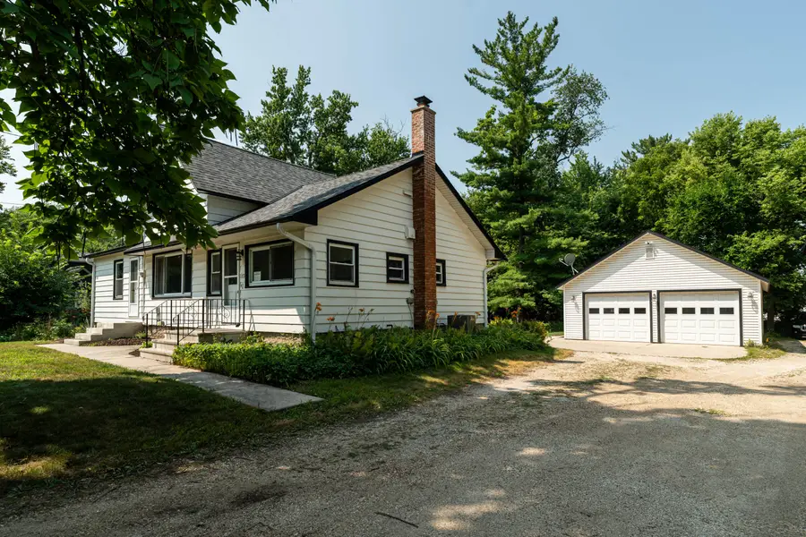 187 S Main St, Dousman, WI 53118 - #2