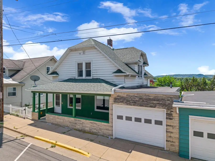23 N Hill St, Fountain City, WI 54629 - #2