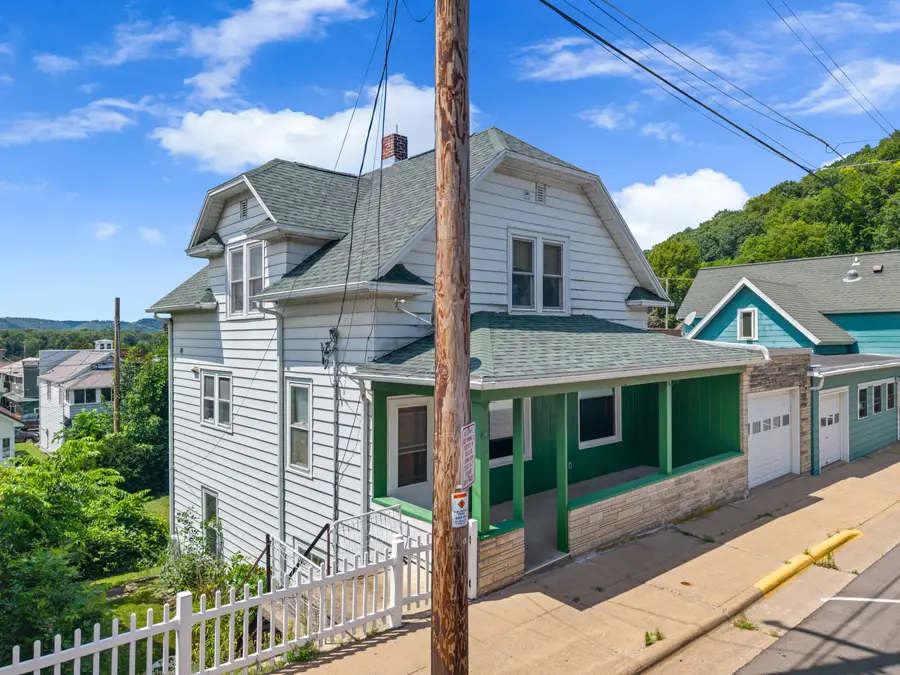 23 N Hill St, Fountain City, WI 54629 - #3