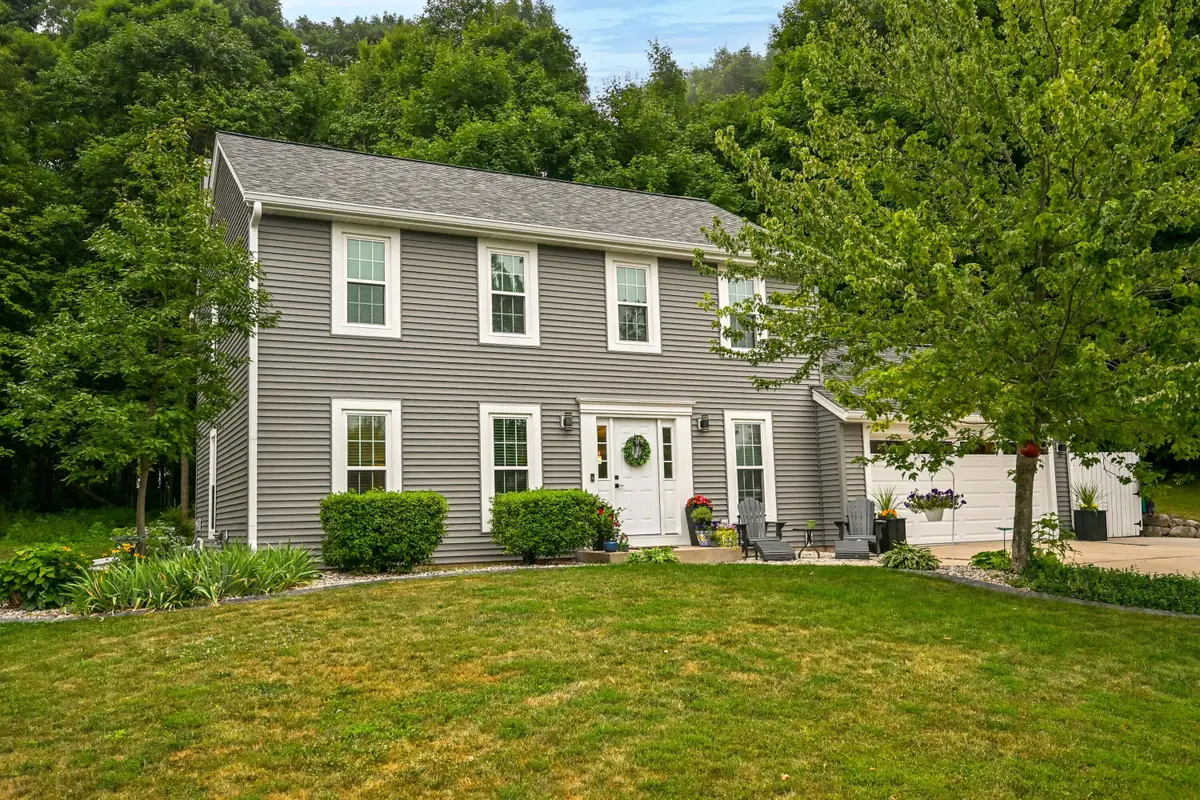 1864 Blackfoot Ct, Grafton, WI 53024 - #1