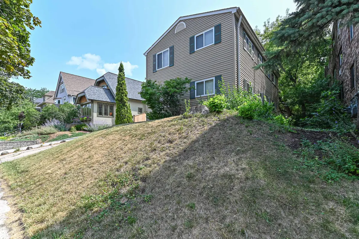 2520 N Murray Ave, Milwaukee, WI 53211 - #1