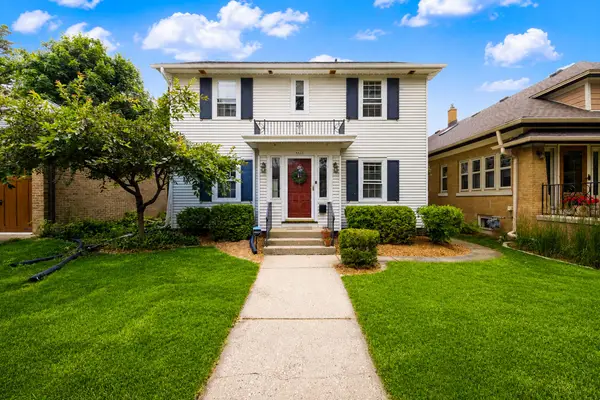 4628 N Newhall St, Whitefish Bay, WI 53211