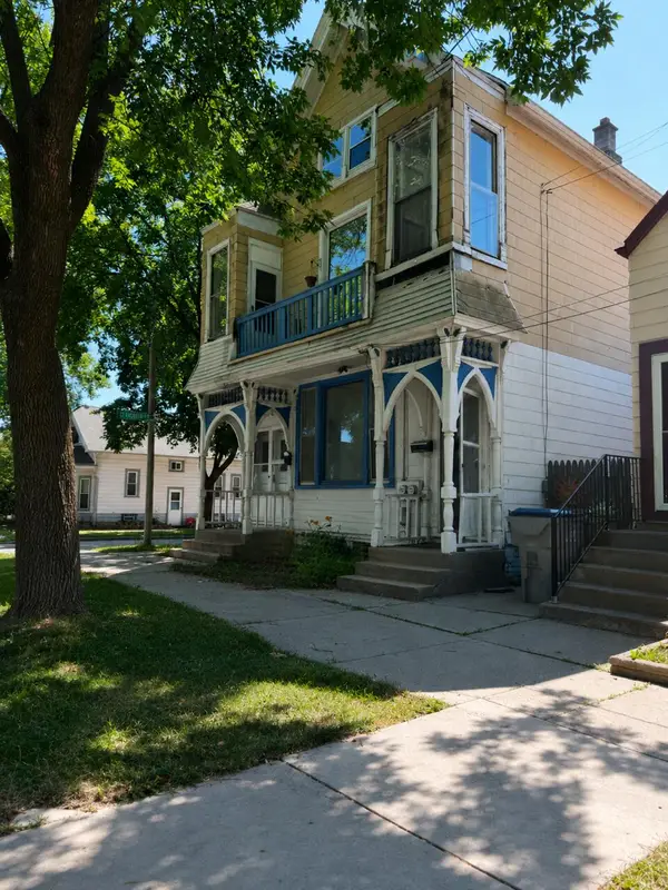 2477 S Burrell St, Milwaukee, WI 53207