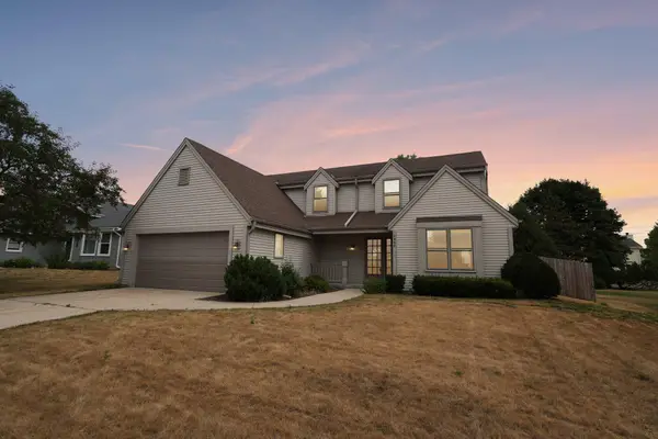 1909 Cliff-alex Ct N, Waukesha, WI 53189